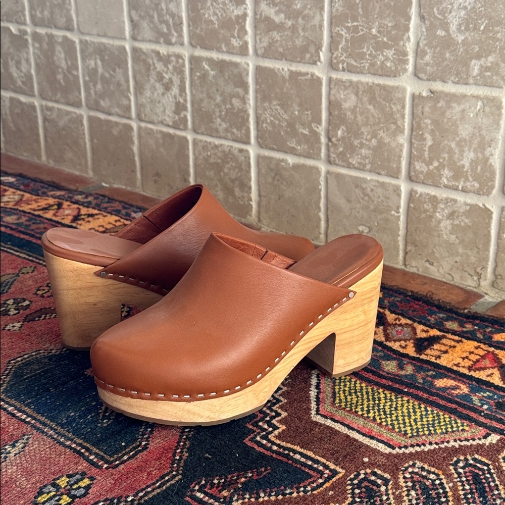 Charlotte Stone Brown Leather Clogs